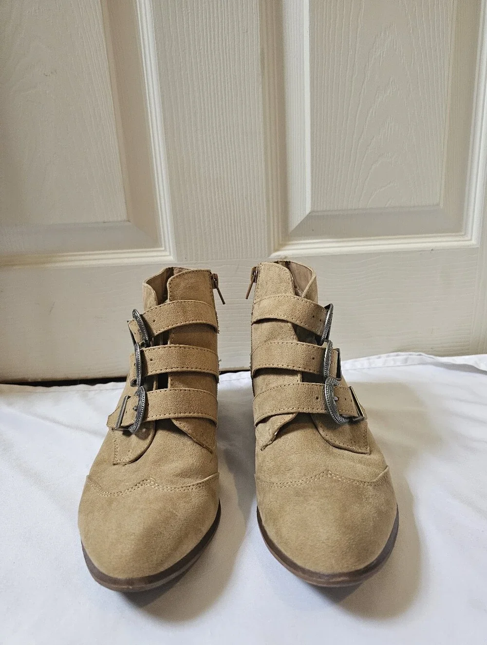 SO Tan Faux Suede Triple Buckle Western Ankle Boots Size 7.5